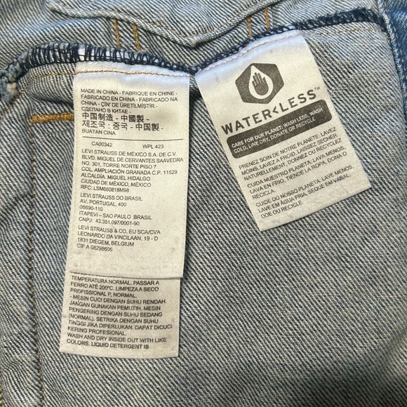 Levi’s Light Wash Denim Jean Jacket Size Medium - Picture 3 of 5